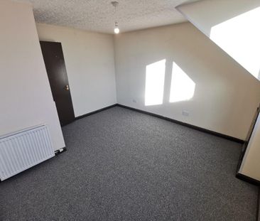 3 bedroom flat to rent - Photo 6