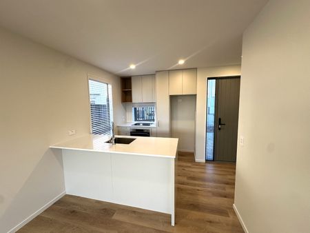 57 Bampton, Burwood - Photo 2