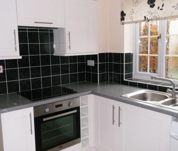 3 bedroom semi-detached house to rent - Photo 6