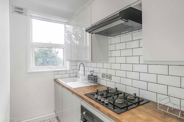 3 bedroom flat to rent - Photo 1