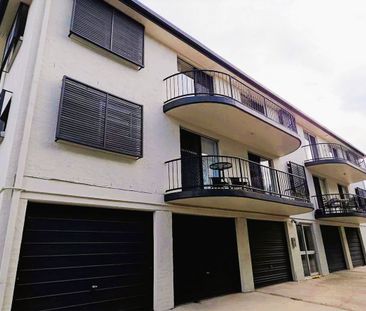 2 Bedroom Redcliffe Unit - Close to All! - Photo 5
