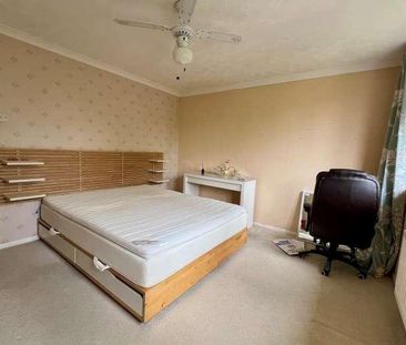 Woking, Surrey, GU21 - Photo 2