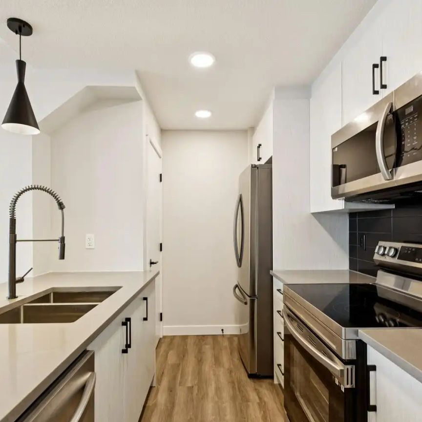 Livingston Townhomes — 2 bedroom, 1 bathroom and garage - Photo 1