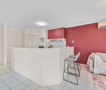 Spacious Family Home in Prime Hillside Location! - Photo 5