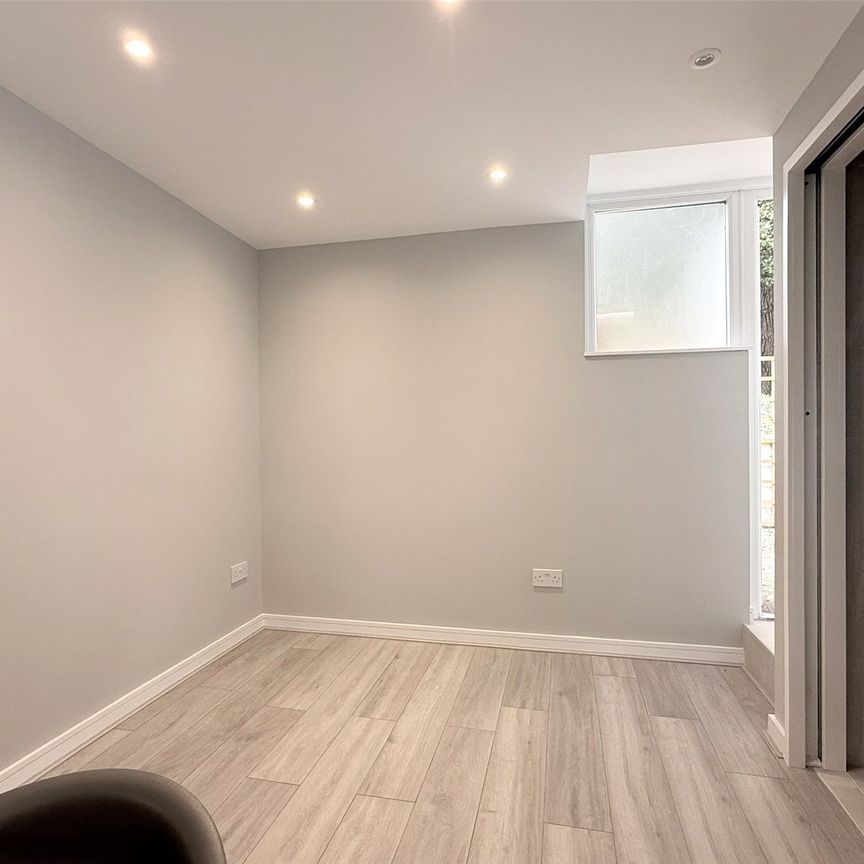 Skyfield Manor, West End Lane - Photo 1