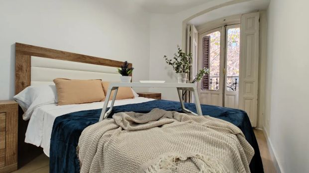 Room in a shared 5-bedroom apartment for rent in Trafalgar, perfect for professionals and students - Photo 1