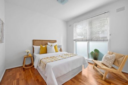 Light-Filled Two-Bedroom Apartment with Balcony & Parking in Prime Bayside Location - Photo 5