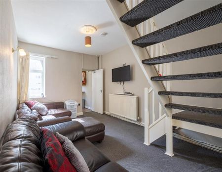 3 bedroom private hall to rent - Photo 3