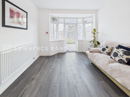 4 bedroom end of terrace house to rent - Photo 1