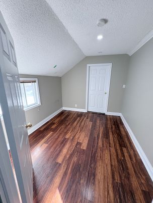 For Lease - 94 Park Road Unit# Upper, Oshawa, Ontario - Photo 1