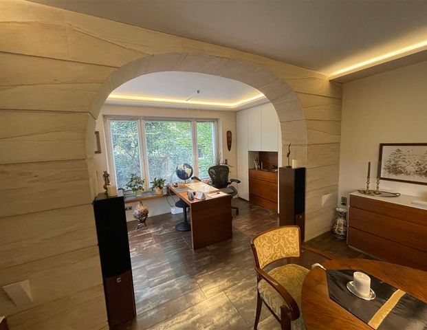 Exklusive Erdgeschoss Wohnung mit Terrasse und Garten - Photo 1