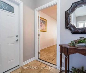 Detached Home For Lease | W8333186 - Photo 2