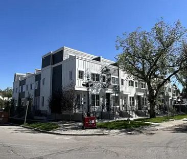 Remarkable Upper Townhouse | 11 - 1657 8 Avenue Northwest, Calgary - Photo 1