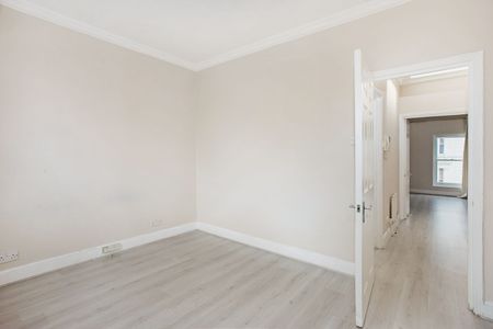 1 Bed Flat, Kingswater Place, SW11 - Photo 4