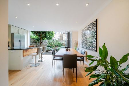 4 bedroom flat to rent - Photo 5