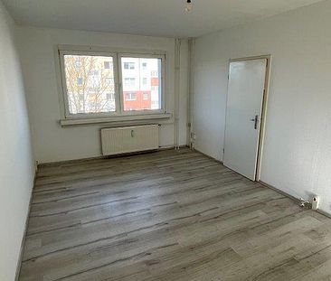 Sanierte 3 Zimmer-Wohnung mit EBK, Duschbad und Laminat zu mieten! - Foto 4