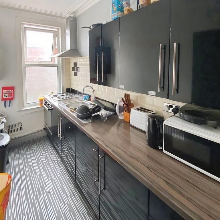 7 bedroom terraced house to rent - Photo 1