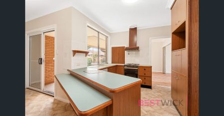 Charming 4 bedroom Family Home with Versatile Detached Multipurpose Room - Photo 4