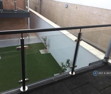 Studio to rent - Photo 5