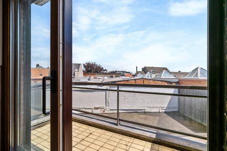 Lichtrijk appartement met 2 slaapkamers, terras en garagebox - Photo 3