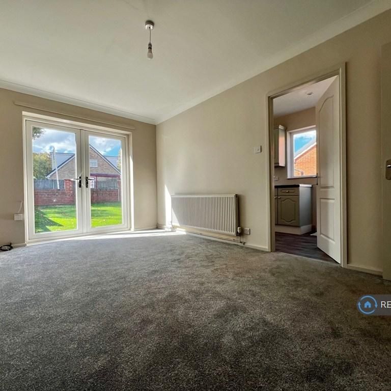 2 bedroom bungalow to rent - Photo 1