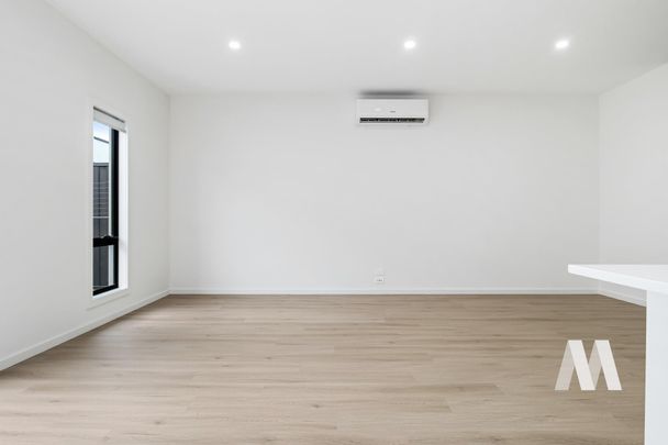 706 Grand Boulevard, Mickleham VIC 3064 - Townhouse For Rent | Domain - Photo 1