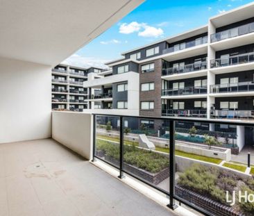 Walk to Shops and Train Station! - Photo 6