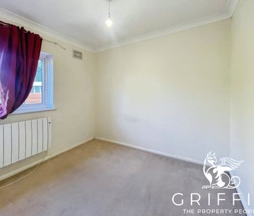 Salisbury Road, Grays, RM17 - Photo 3