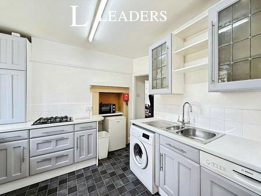 6 bedroom detached house to rent - Photo 1