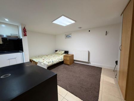 Studio to rent - Photo 2