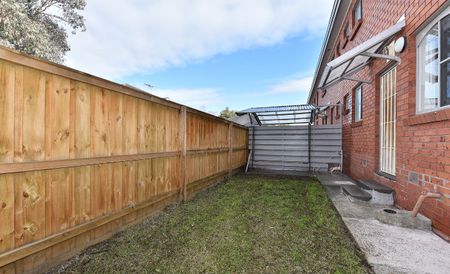 2-Bedroom Beauty Near Puckle Street - Photo 5
