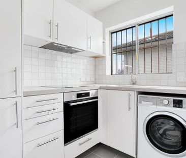 Modern Studio - Photo 1