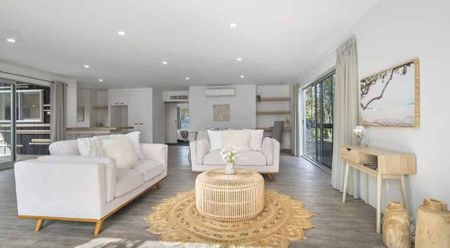 Modern house located in central location - Photo 2