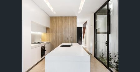 Stunning 4 Bedroom Duplex with Pool - Photo 4