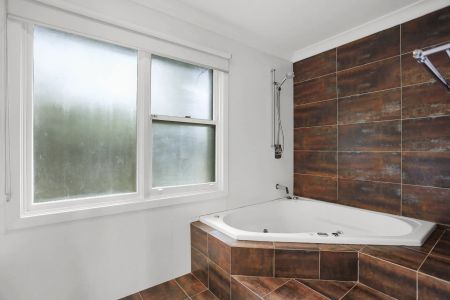 Spacious Family Home in Leafy Castlecrag - Photo 5