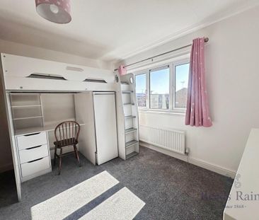 3 bedroom end of terrace house to rent - Photo 3
