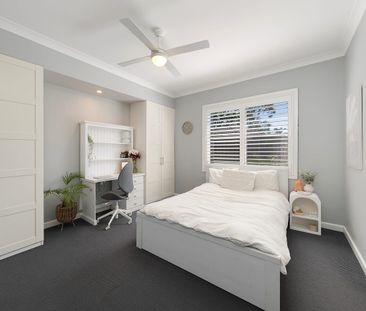 Stylish Fully Furnished Single Level Home – 4 to 6 Month Lease - Photo 5