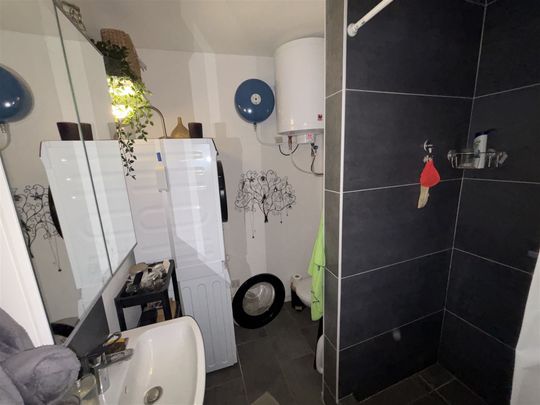 Bel appartement 1 ch entièrement rénové au 2ème étage - Foto 1