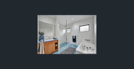 Spacious Retreat in Mount Louisa - Photo 4