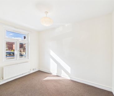 2 bedroom House in Watlington Street, Reading - Photo 1