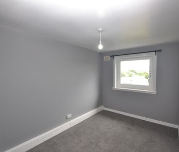 3 bedroom flat to rent - Photo 4
