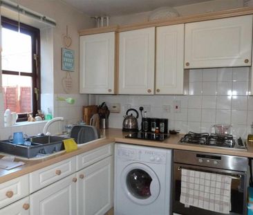 3 bedroom end of terrace house to rent - Photo 2