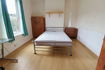 4 Bed Student Accommodation - Photo 5