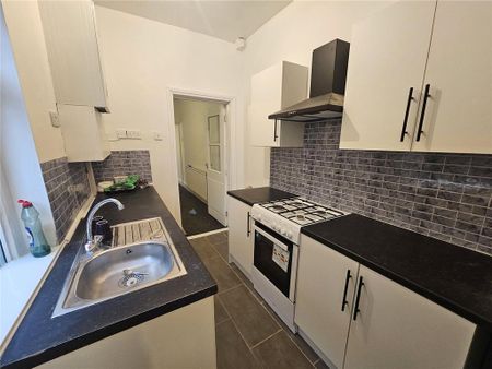 3 bedroom terraced house to rent - Photo 2