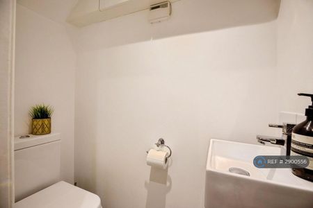 3 bedroom terraced house to rent - Photo 2