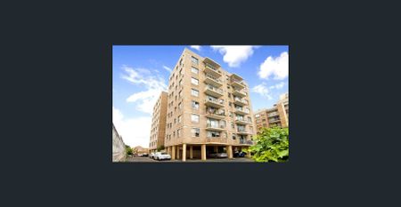 Corner Studio Apartment with Parking, Moments from Centennial Park - Photo 3