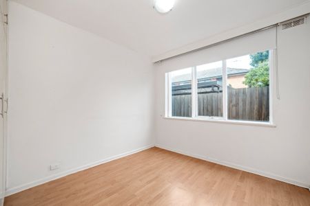Ground floor 2-bedroom escape - Photo 5