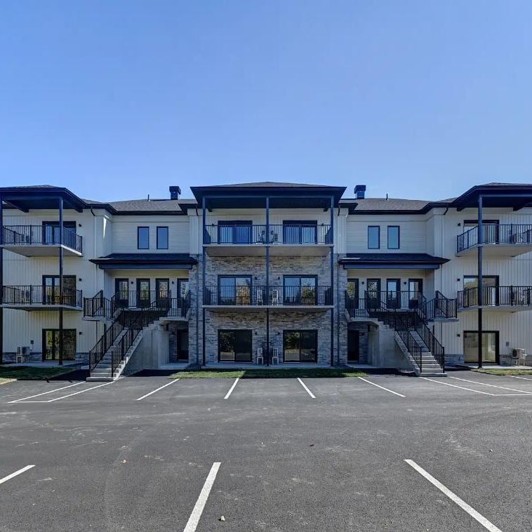 Superbe 5 ½ neuf à Coaticook – 1er mois gratuit – Quartier tranquille - Photo 1