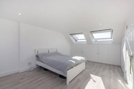 4 bedroom end of terrace house to rent - Photo 5