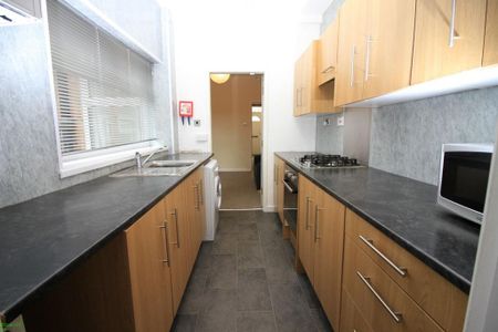 3 bedroom terraced house to rent - Photo 5